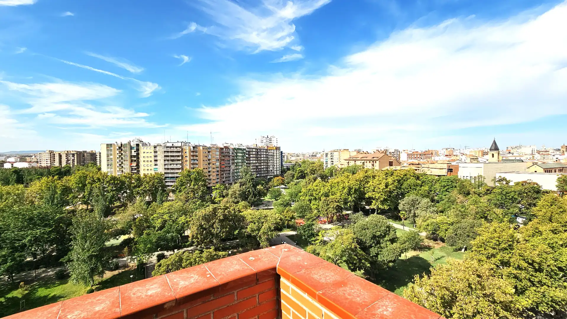 Vista exterior de Piso en venta en Zaragoza con Aire acondicionado, Calefacción y Terraza