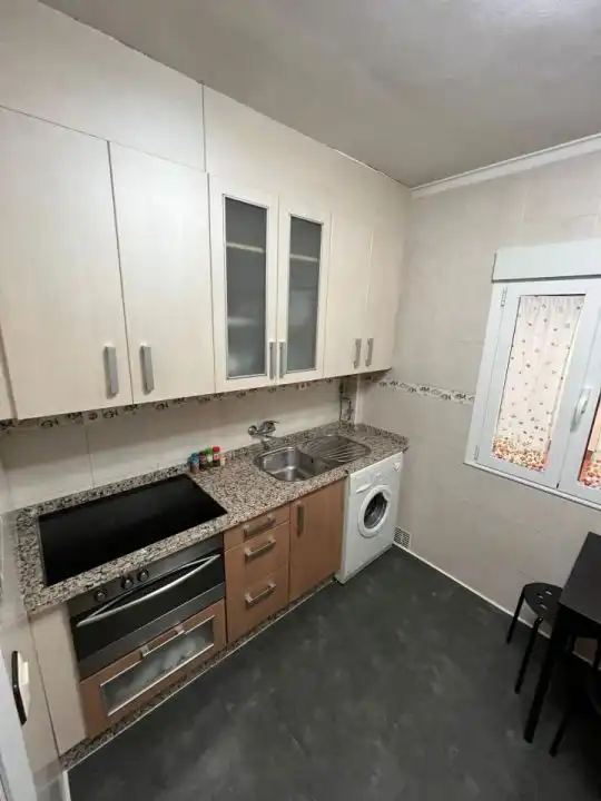 Cocina de Piso de alquiler en Ourense Capital  con Calefacción, Parquet y Trastero