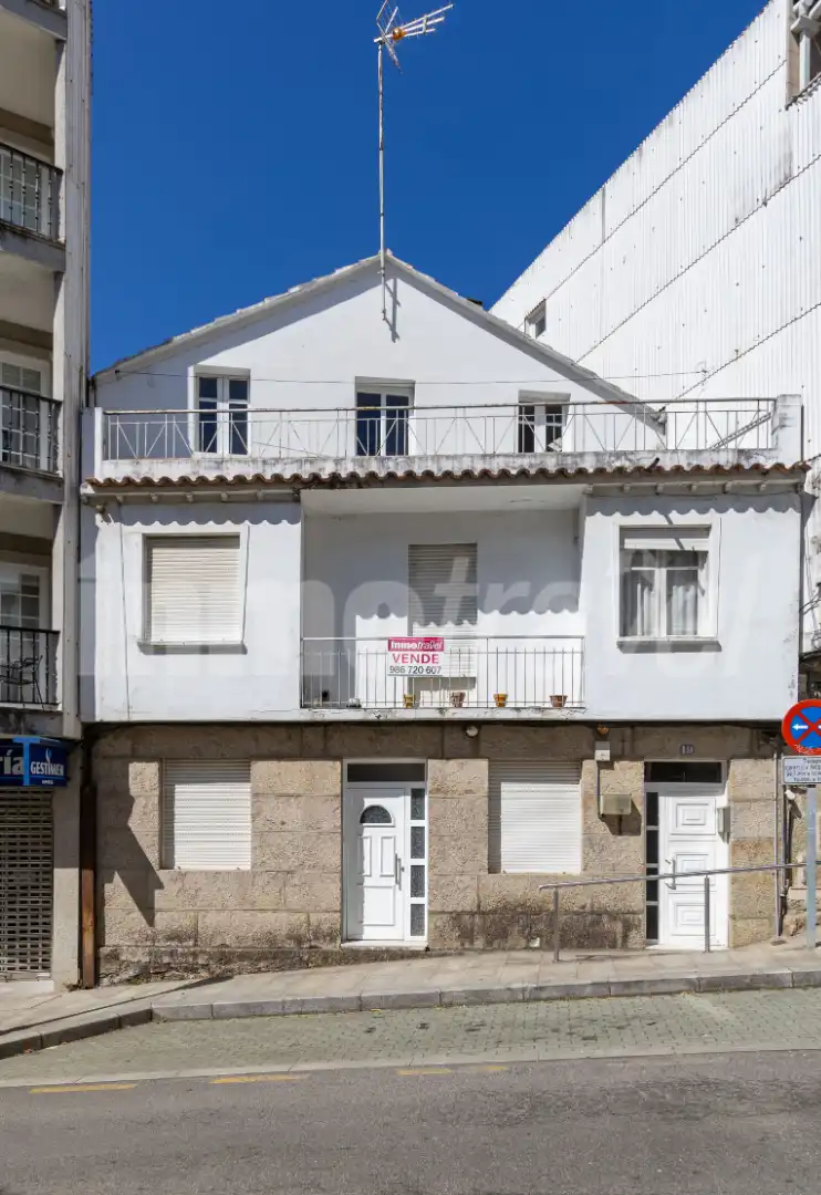 Vista exterior de Casa adosada en venda en Sanxenxo amb Terrassa, Moblat i Forn