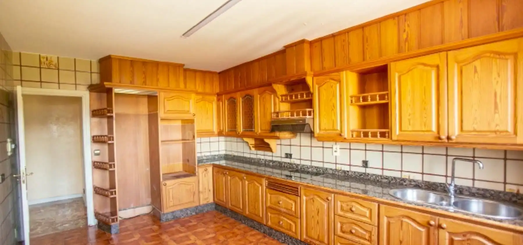 Cuina de Finca rústica en venda en Sanxenxo amb Jardí privat, Parquet i Terrassa