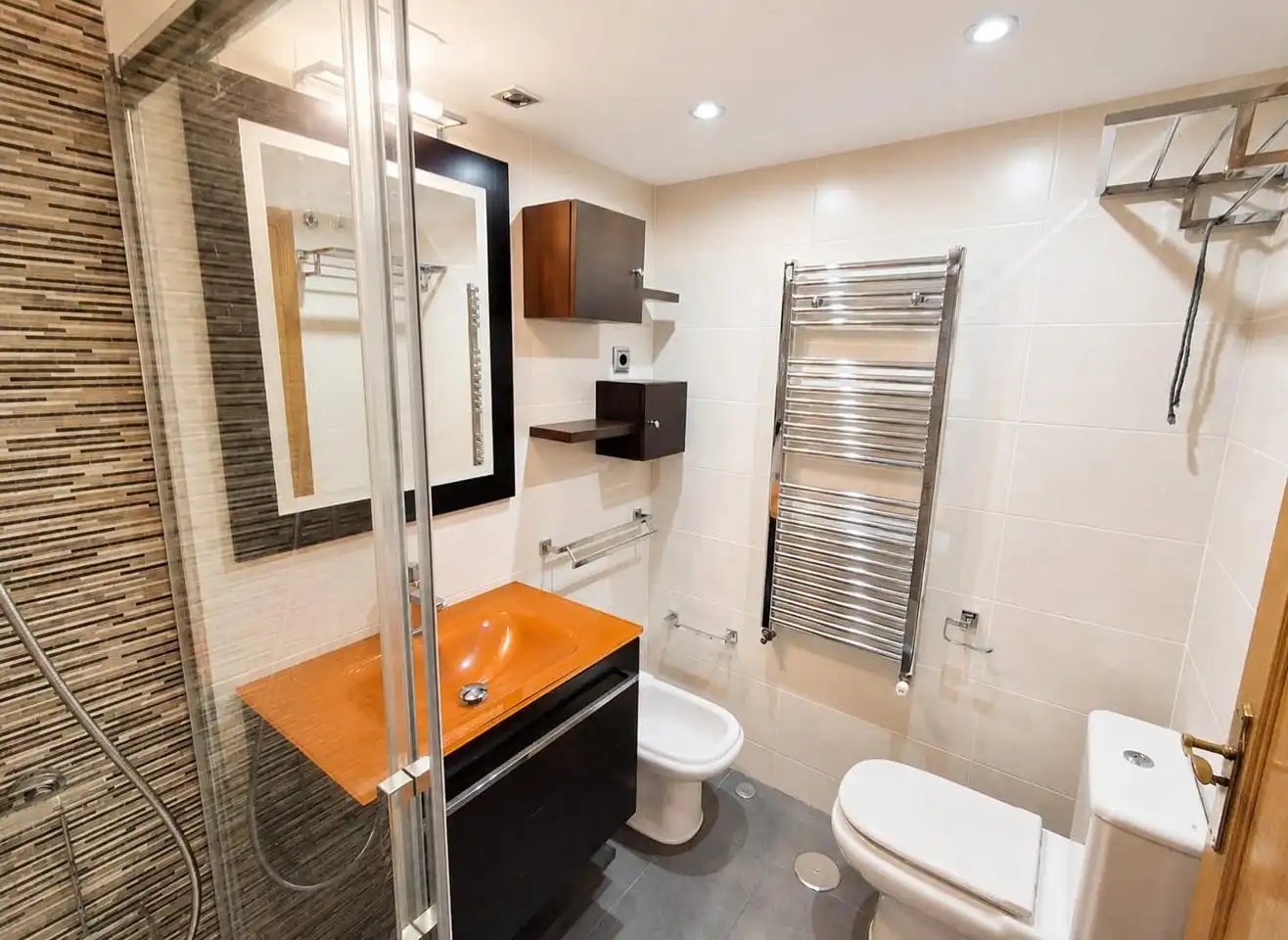 Badezimmer von Wohnung zum Verkauf in Madrid mit Klimaanlage, Heizung und Parkett