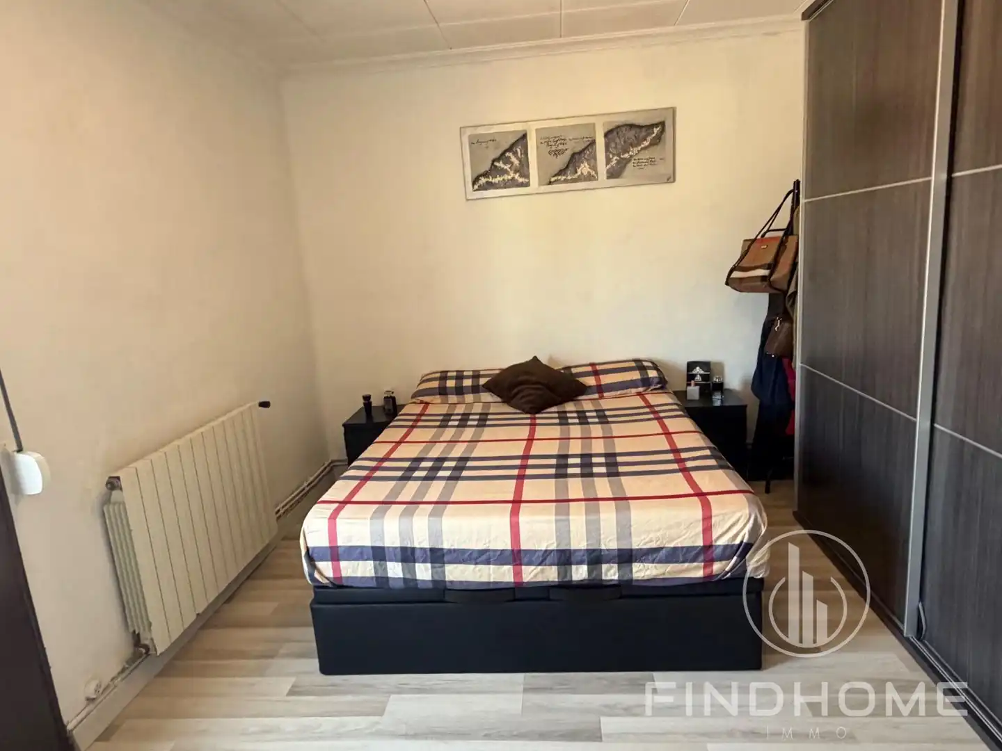 Habitación de Casa adosada en venta en Olot con Calefacción y Trastero