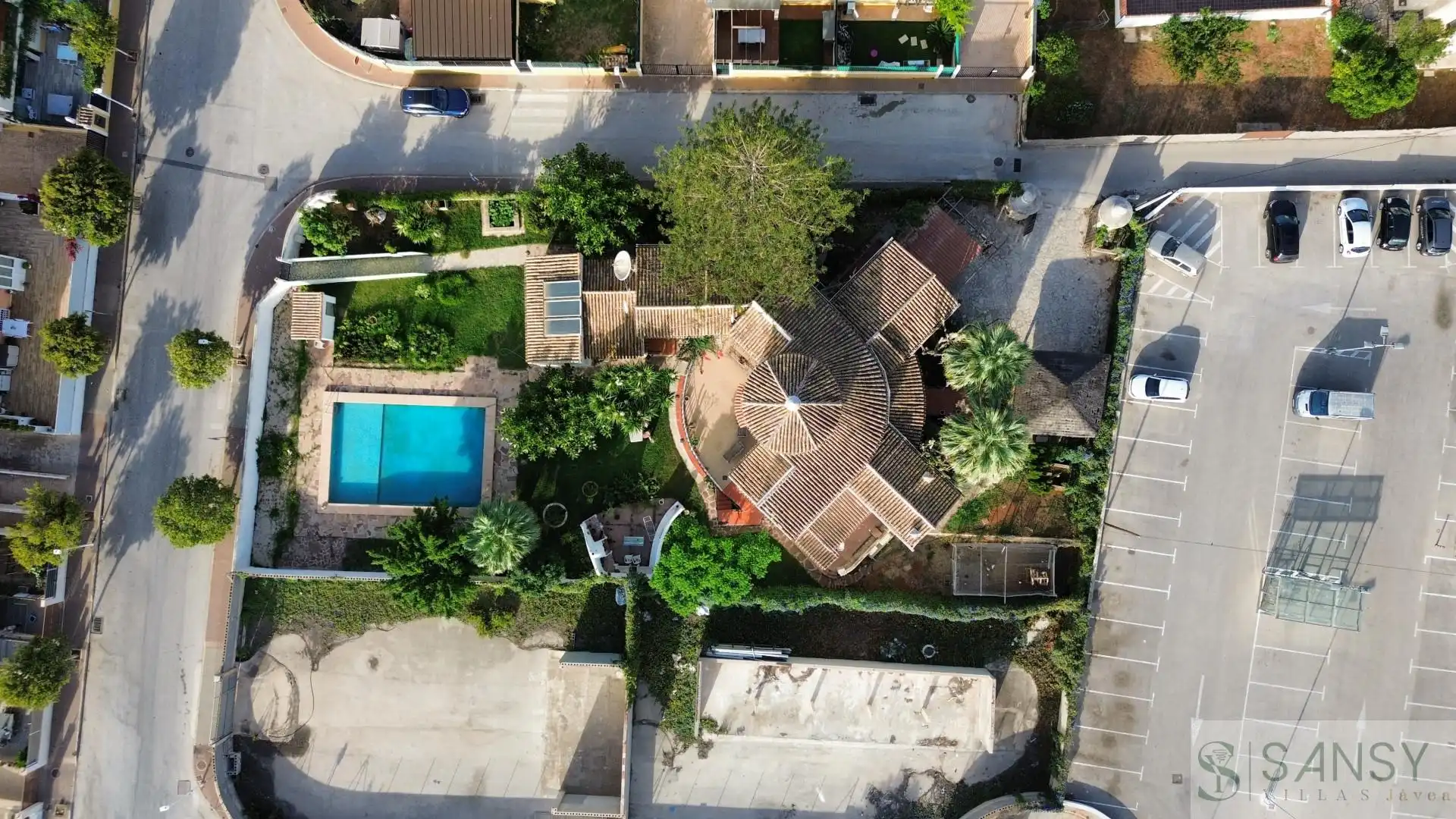 Xalet amb piscina en venda a Montañar - El Arenal