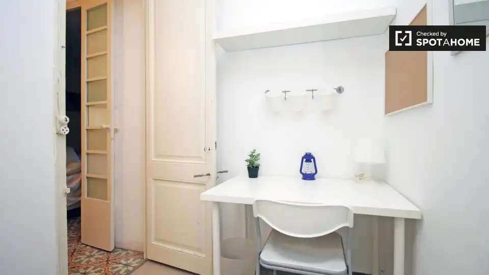 Flat for share in Barcelona  with Air Conditioner, Heating and Furnished