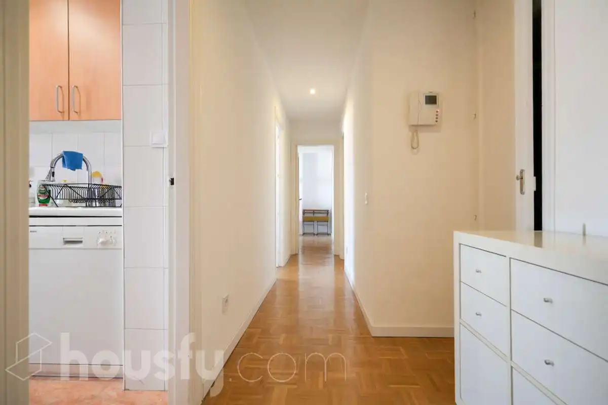 Flat for rent in Madrid  with Air Conditioner, Heating and Furnished