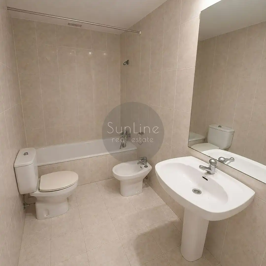 Badezimmer von Wohnung zur Miete in Valencia mit Klimaanlage, Terrasse und Möbliert