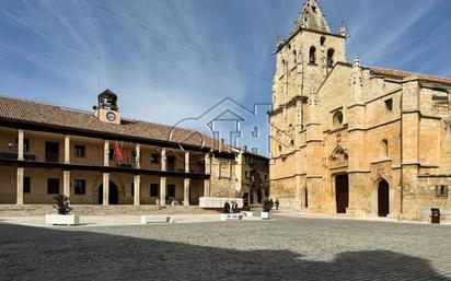 Vista exterior de Casa o xalet en venda en Torrelaguna amb Jardí privat i Terrassa