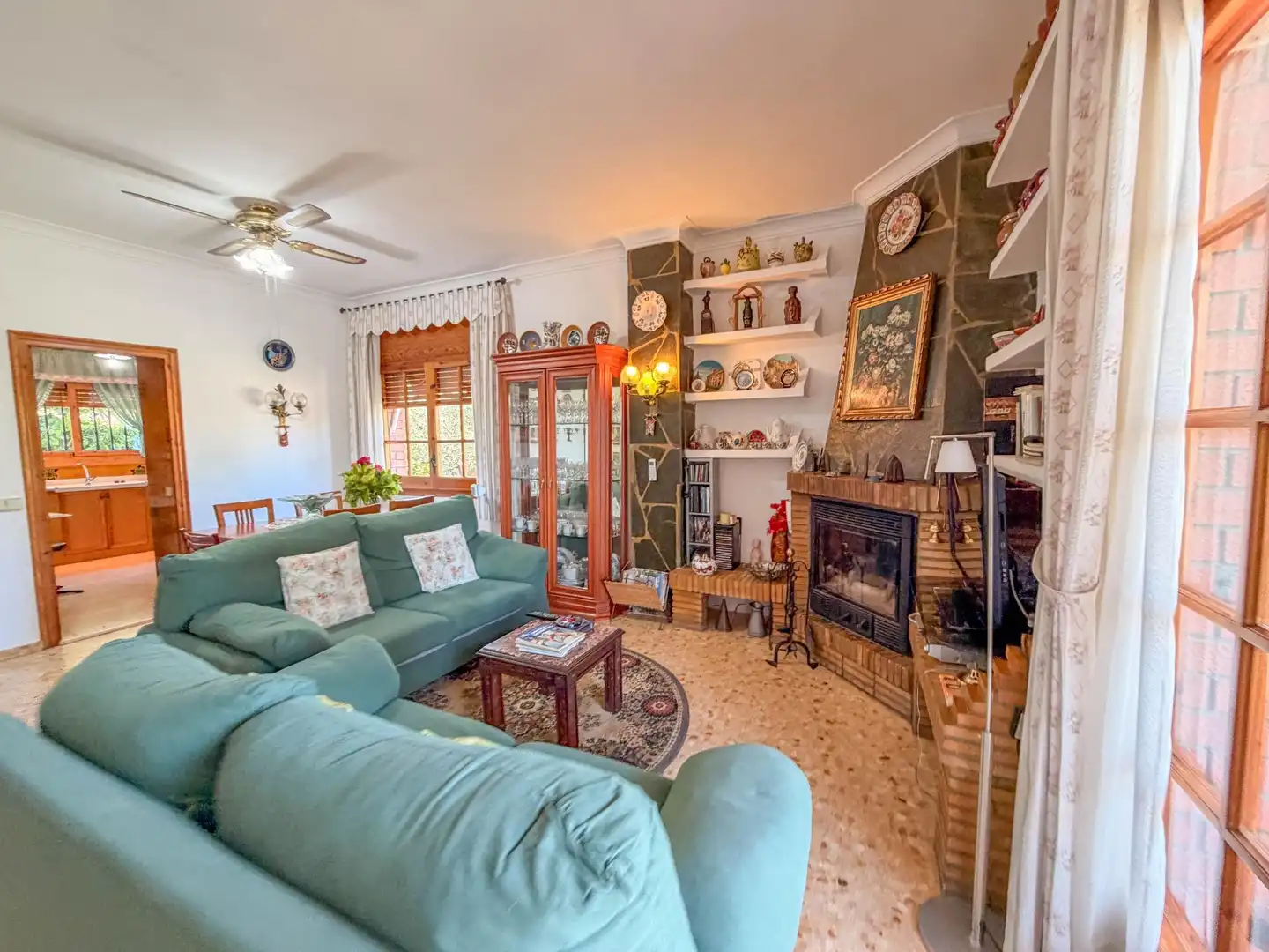 Sala d'estar de Casa o xalet en venda en Castellví de Rosanes amb Aire condicionat, Calefacció i Jardí privat
