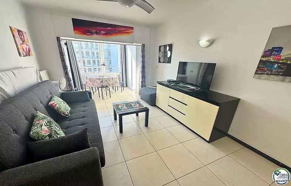 Sala de estar de Estudio en venta en Roses con Terraza y Amueblado