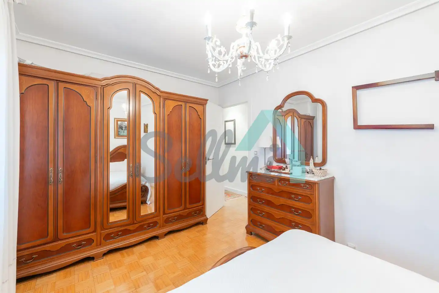 Dormitori de Pis en venda en Oviedo  amb Calefacció, Parquet i Traster