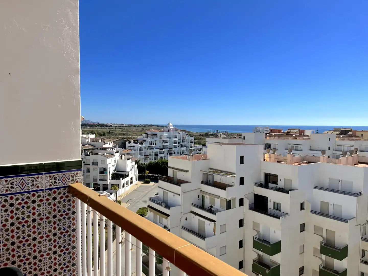 Vista exterior de Piso en venta en Salobreña con Terraza, Piscina y Piscina comunitaria