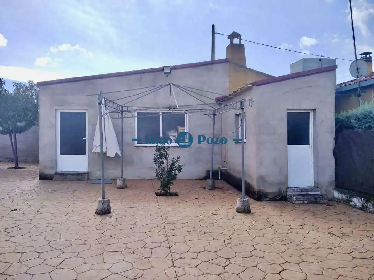 Houses for sale in Almendralejo  with Air Conditioner, Terrace and Storage room