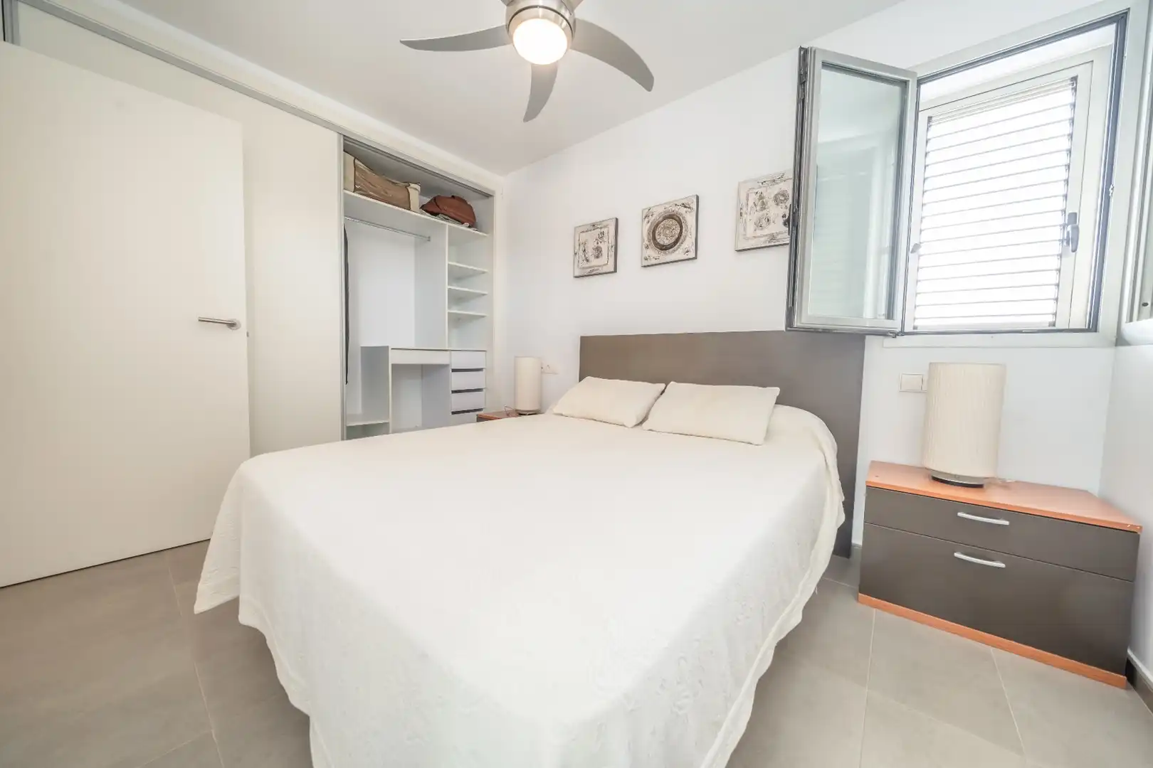 Schlafzimmer von Einfamilien-Reihenhaus zum Verkauf in Pilar de la Horadada mit Klimaanlage