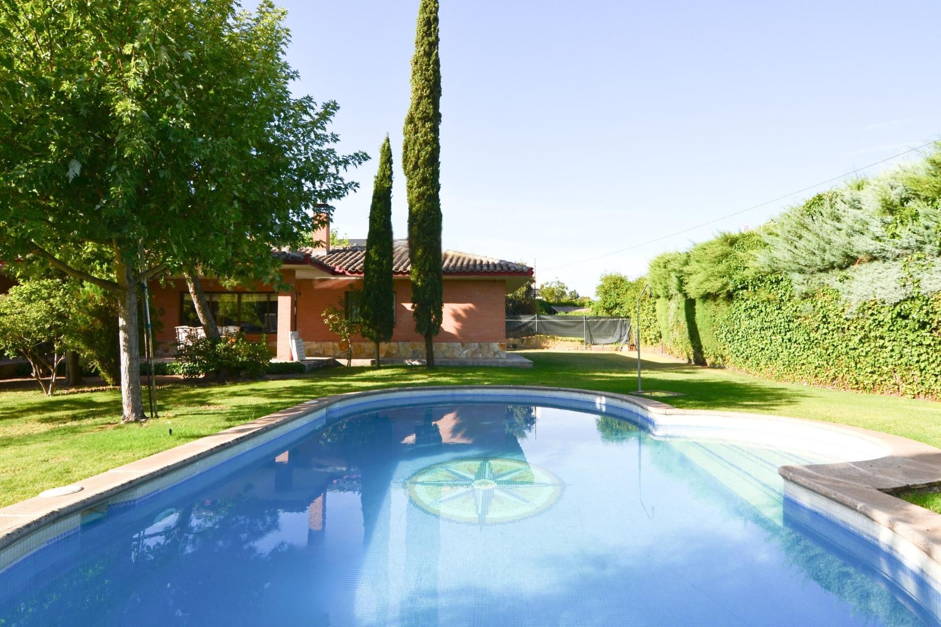 Swimming pool of House or chalet for sale in Villanueva de la Cañada  with Private garden, Terrace and Storage room