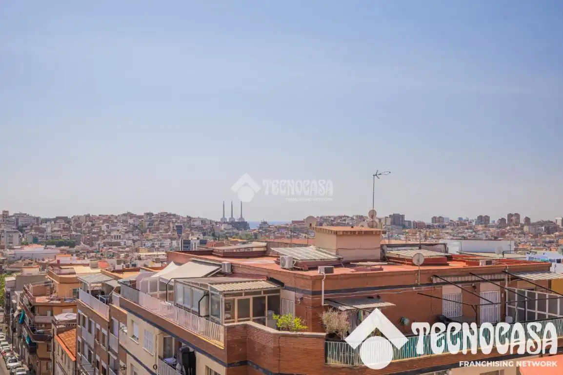 Vista exterior de Piso en venta en Santa Coloma de Gramenet con Aire acondicionado, Parquet y Terraza