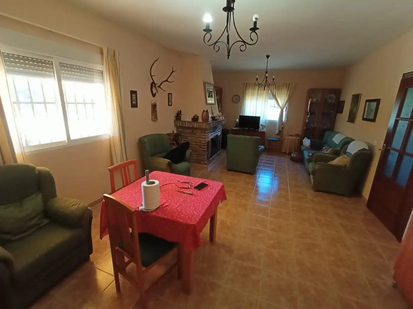 Sala d'estar de Casa o xalet en venda en Alburquerque amb Jardí privat, Piscina i Moblat
