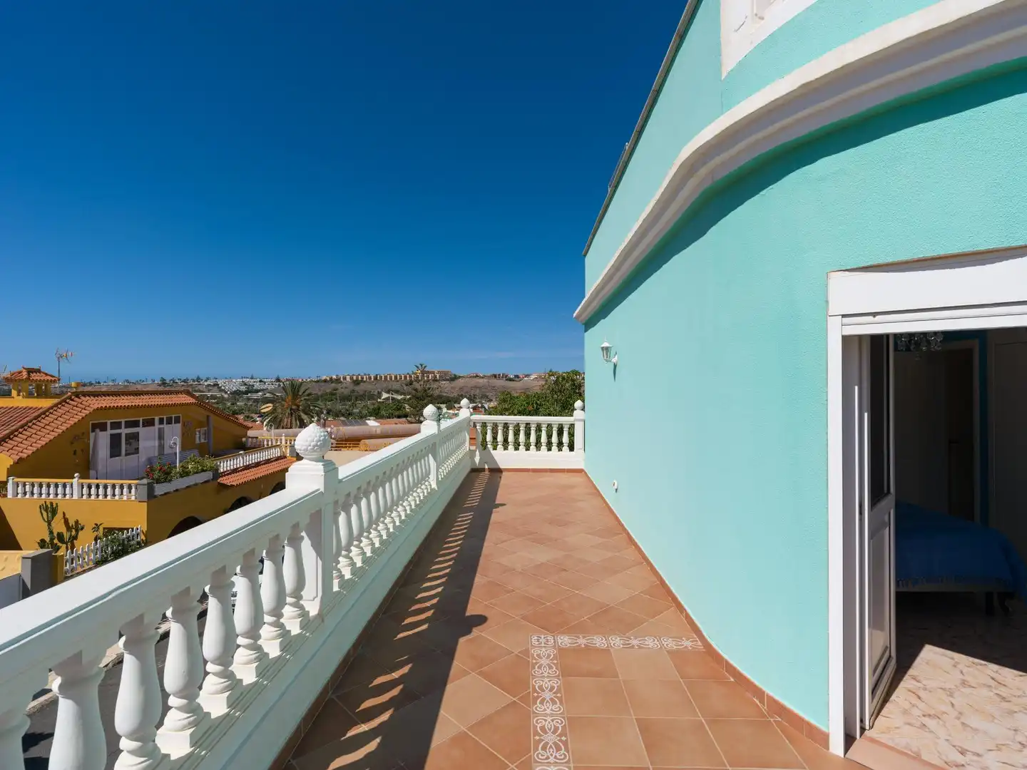 Vista exterior de Casa o xalet en venda en San Bartolomé de Tirajana amb Aire condicionat, Jardí privat i Terrassa
