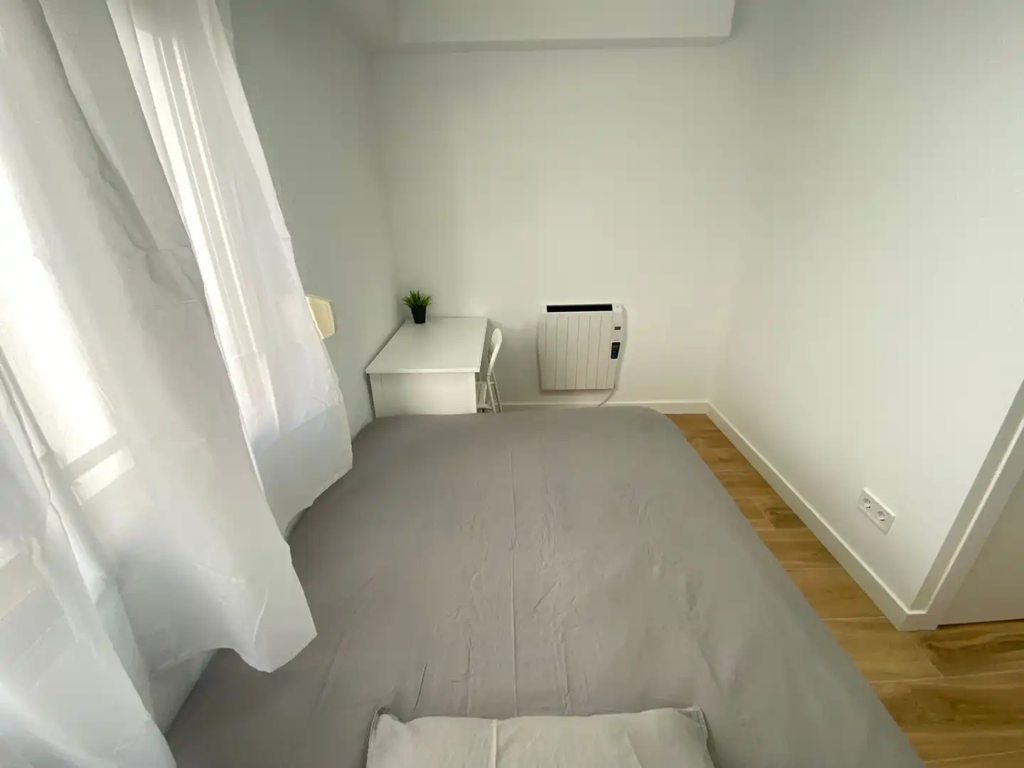 Room in Avenida de la Albufera, 143, Numancia