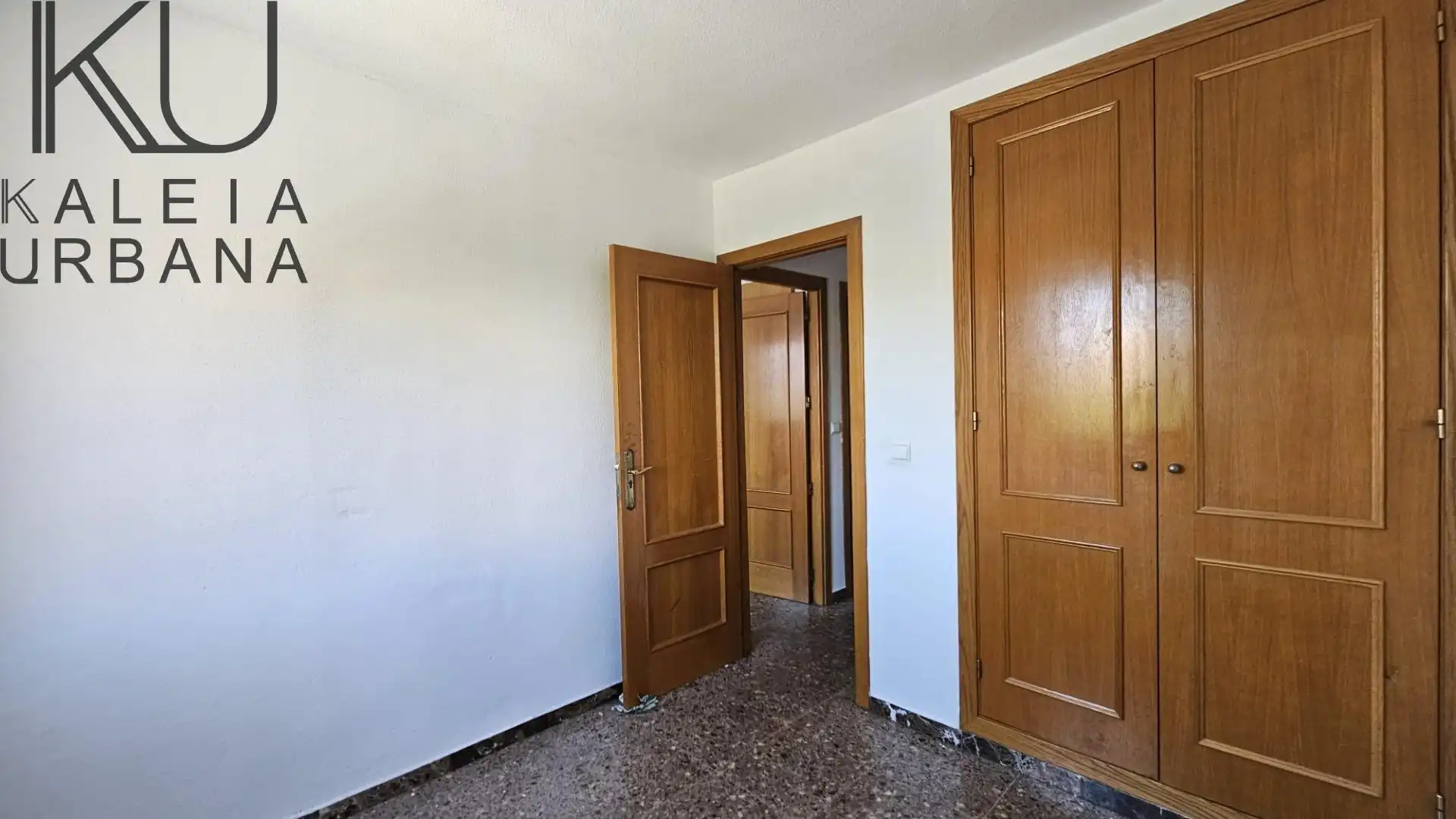 Habitación de Piso en venta en Alicante / Alacant con Aire acondicionado, Terraza y Balcón