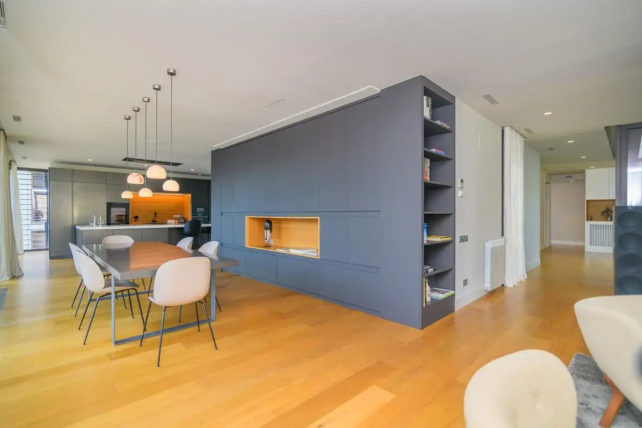 Wohnzimmer von Dachboden zum Verkauf in Barcelona mit Klimaanlage, Heizung und Terrasse