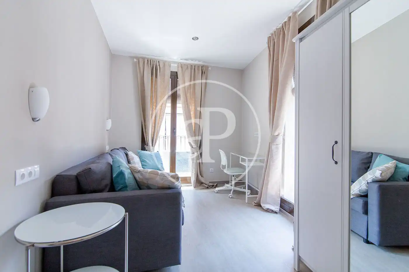 Habitación de Piso en venta en  Barcelona Capital con Calefacción, Amueblado y Balcón