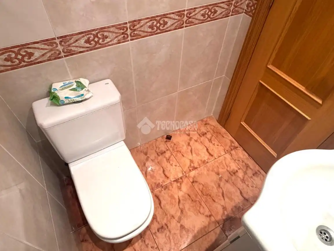 Baño de Piso en venta en Valencia con Aire acondicionado y Balcón