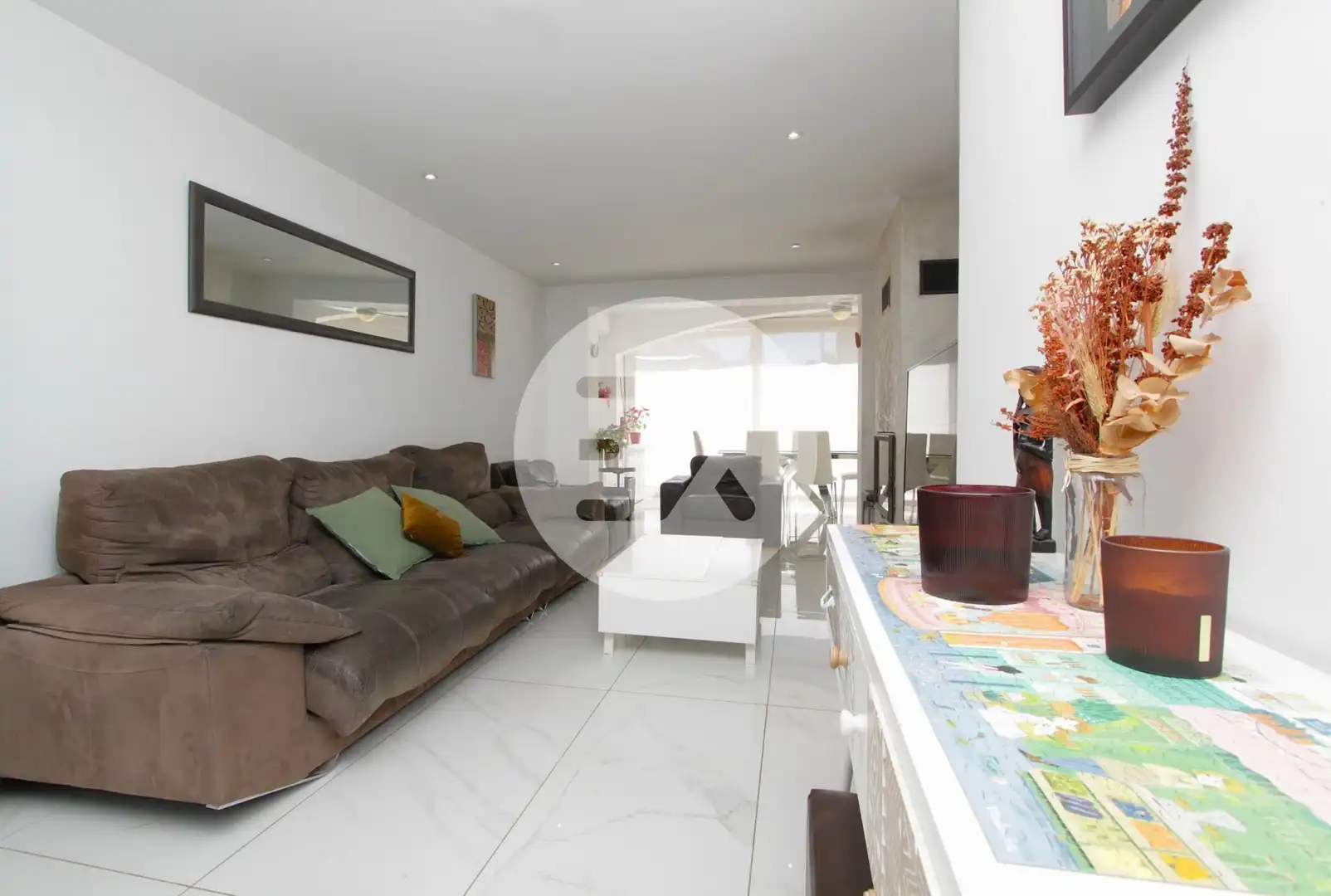 Wohnzimmer von Einfamilien-Reihenhaus zum Verkauf in Castelldefels mit Klimaanlage, Heizung und Privatgarten