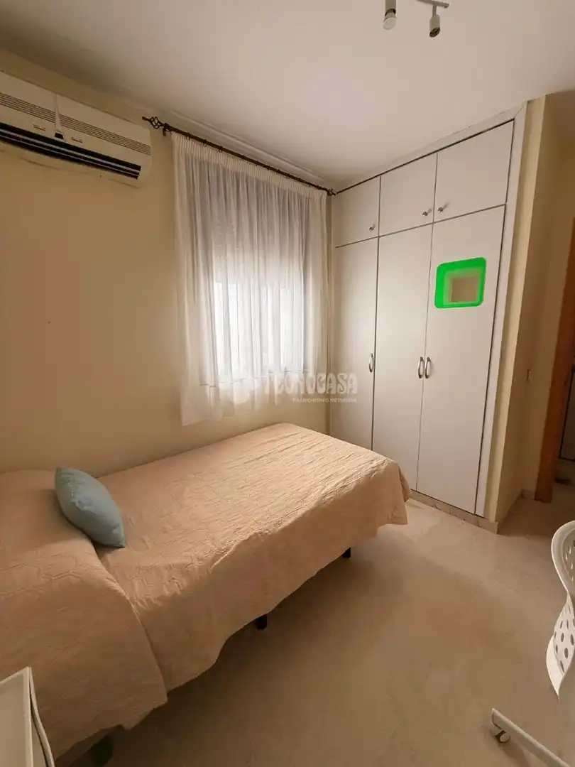 Habitación de Casa adosada en venta en Alcalá de Guadaira con Aire acondicionado y Terraza