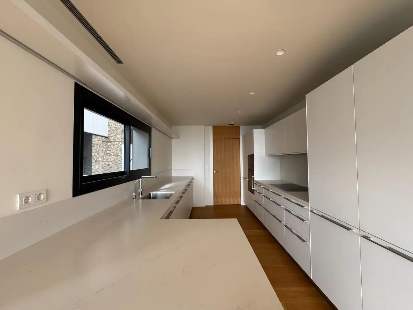 Cocina de Casa o chalet en venta en Barcelona con Aire acondicionado, Calefacción y Jardín privado