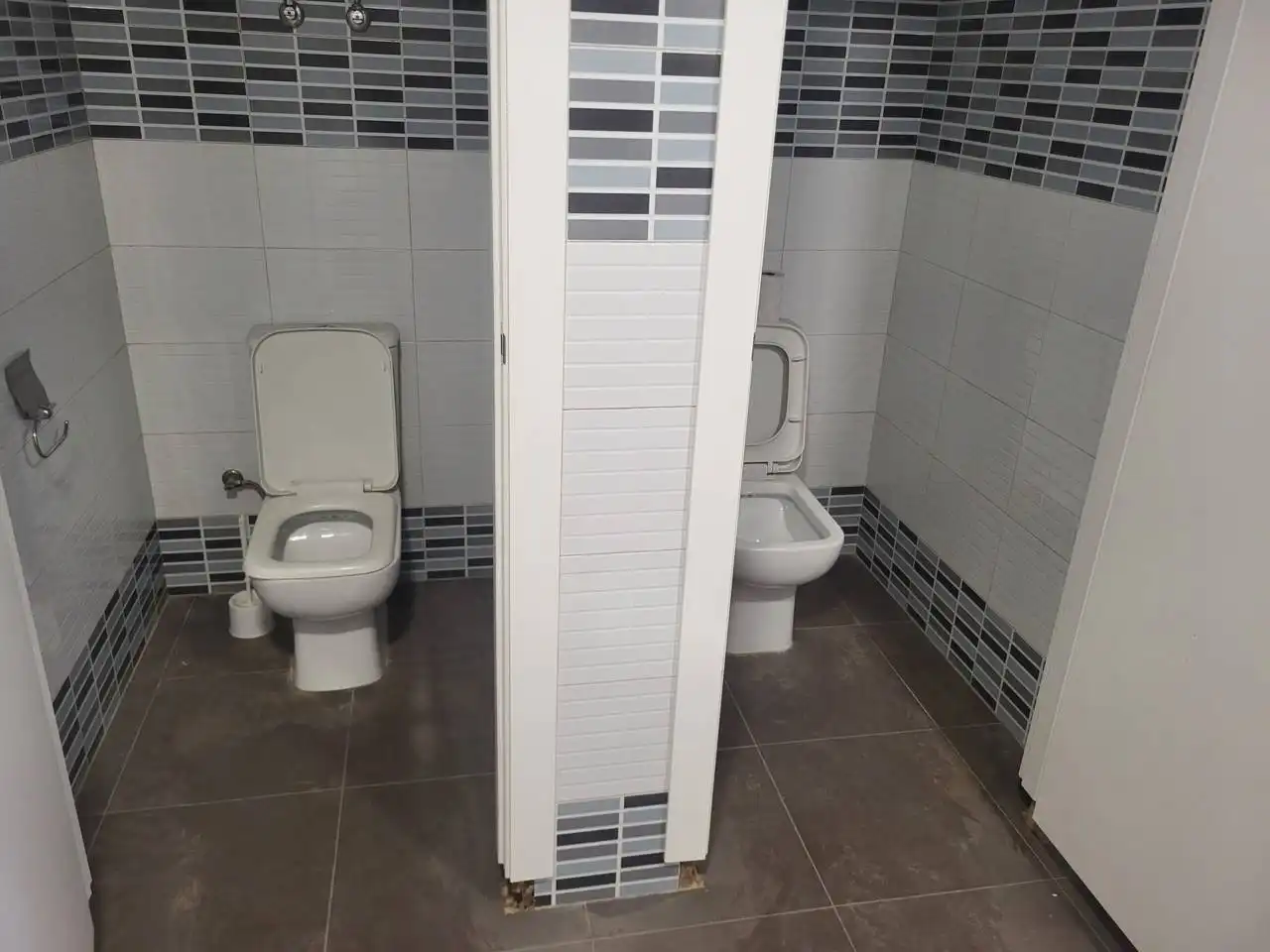 Badezimmer von Fabrikhallen zur Miete in Sedaví