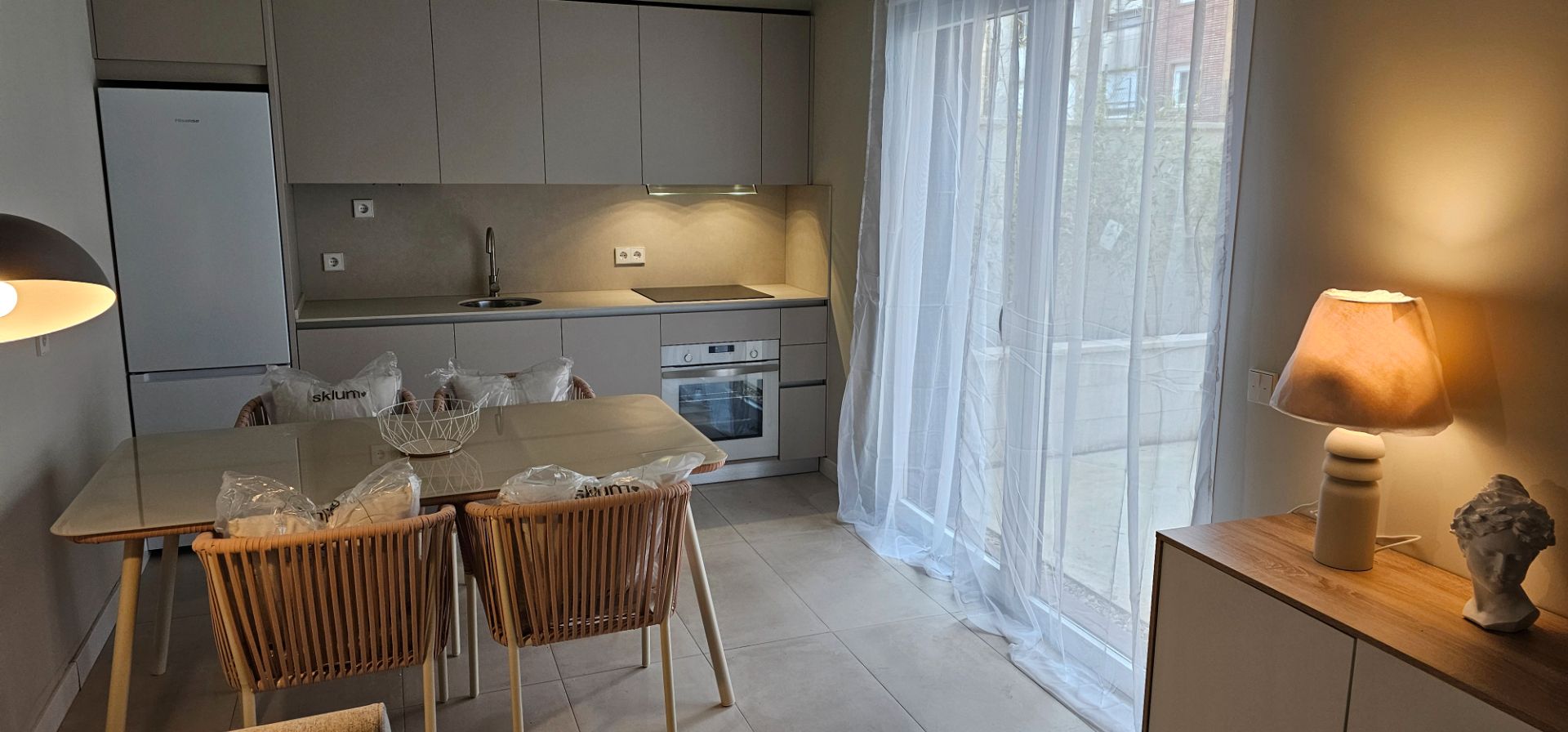 Cuina de Dúplex de lloguer en León Capital  amb Calefacció, Terrassa i Moblat