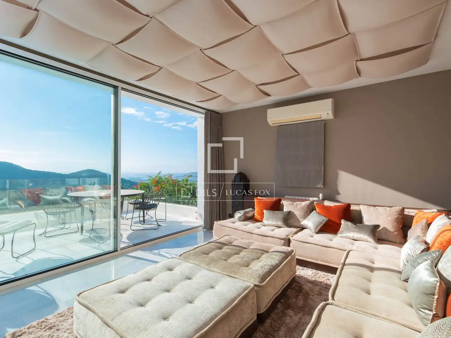Terrace of Houses for sale in Santa Eulària des Riu  with Air Conditioner, Heating and Private garden