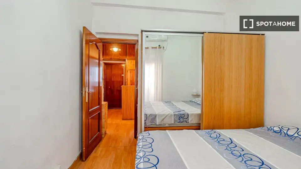 Bedroom of Study for share in Madrid  with Air Conditioner, Terrace and Furnished
