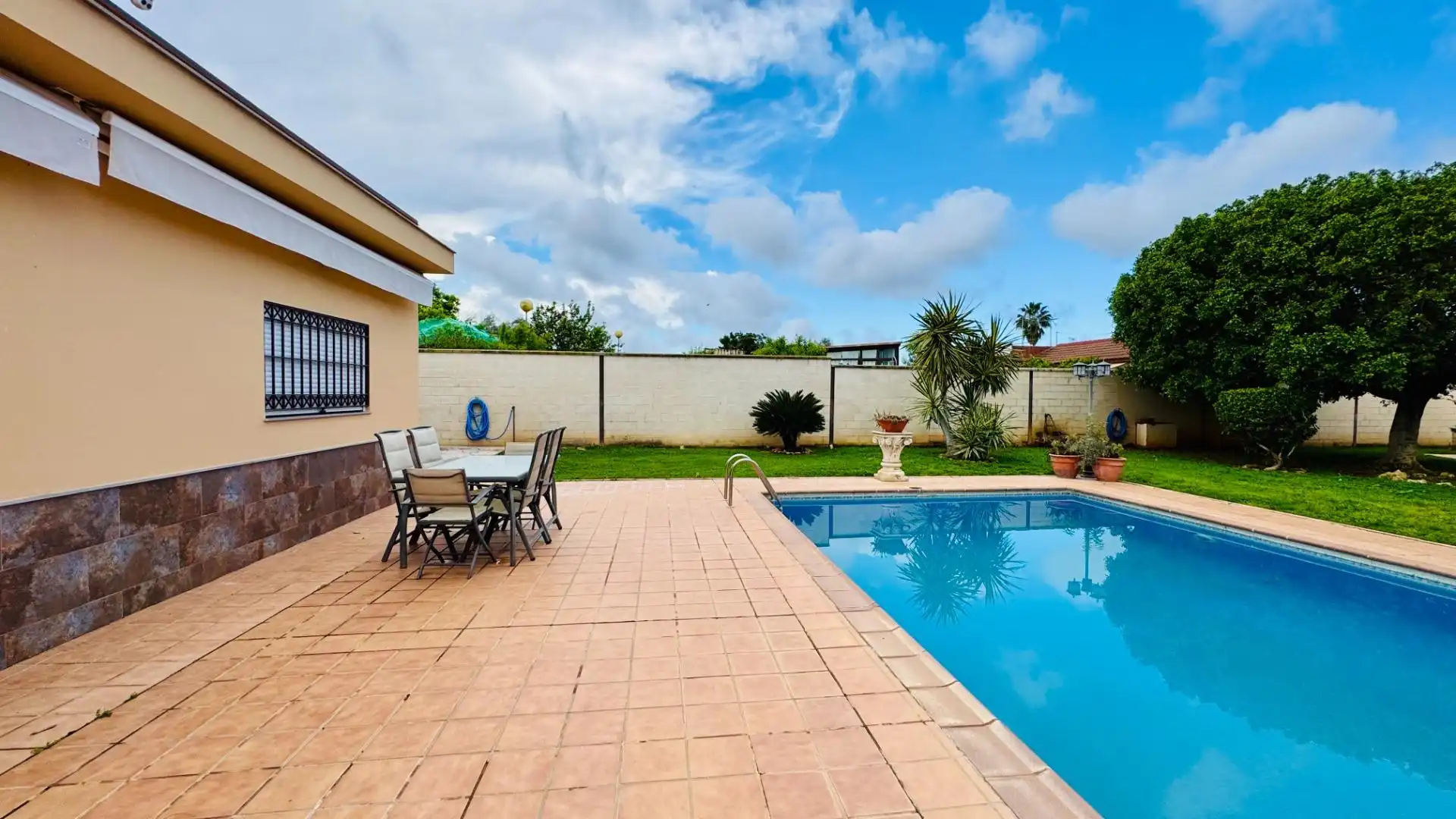 Piscina de Casa o xalet en venda en Alcalá de Guadaira amb Aire condicionat, Jardí privat i Terrassa