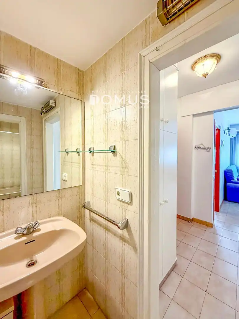 Badezimmer von Wohnung zur Miete in L'Escala mit Klimaanlage, Heizung und Terrasse
