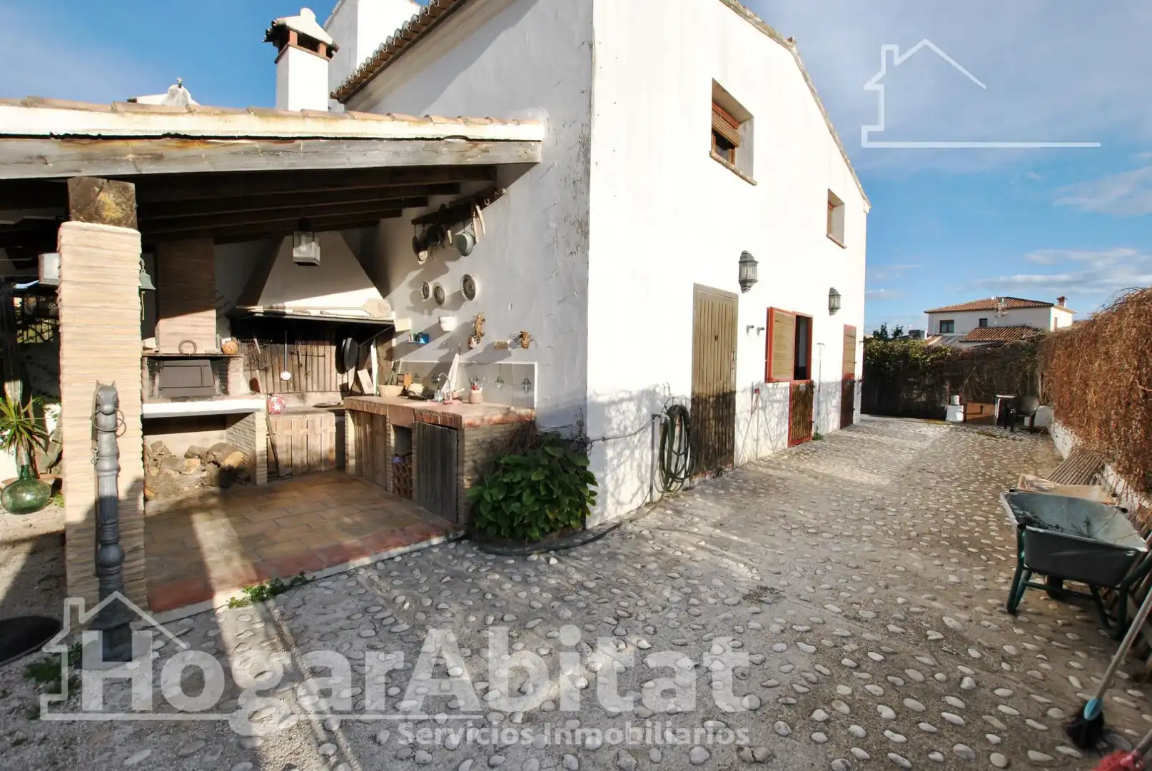 Vista exterior de Casa o xalet en venda en Oliva amb Aire condicionat, Jardí privat i Terrassa