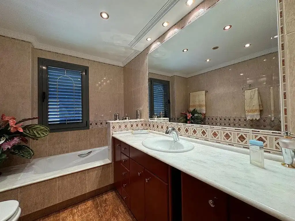 Bathroom of Houses for sale in Cacabelos  with Heating, Parquet flooring and Terrace
