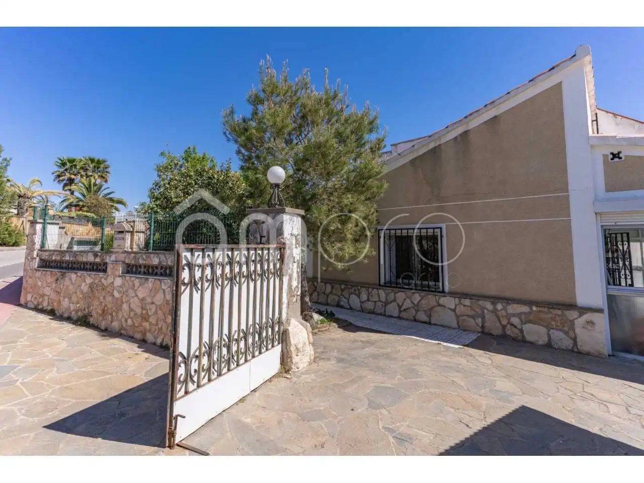 Vista exterior de Casa o xalet en venda en Els Pallaresos amb Jardí privat, Terrassa i Piscina