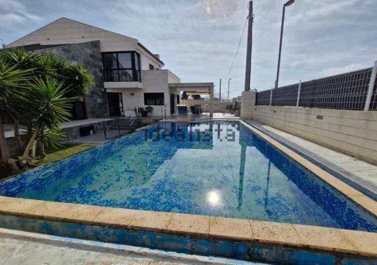 Piscina de Casa o xalet en venda en Picassent amb Aire condicionat, Calefacció i Jardí privat