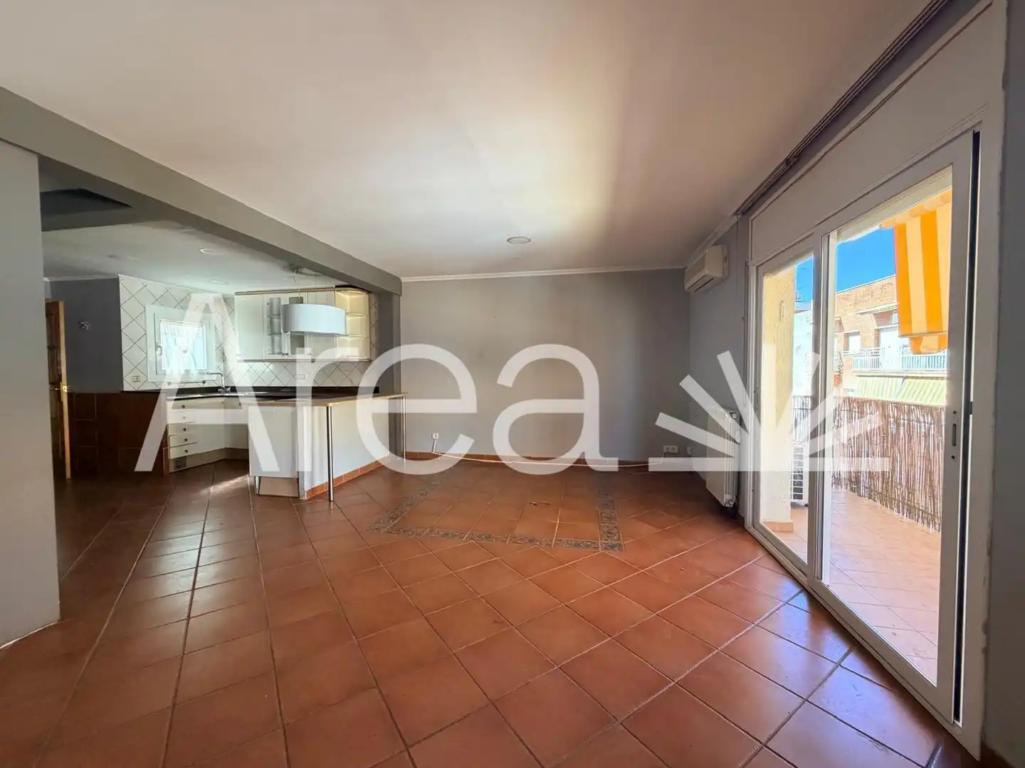 Küche von Wohnung zum Verkauf in Pineda de Mar mit Klimaanlage, Heizung und Balkon