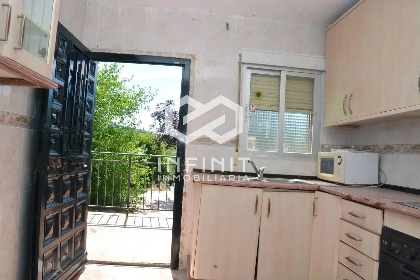 Cuina de Casa o xalet en venda en Robledillo de Mohernando amb Jardí privat, Terrassa i Traster