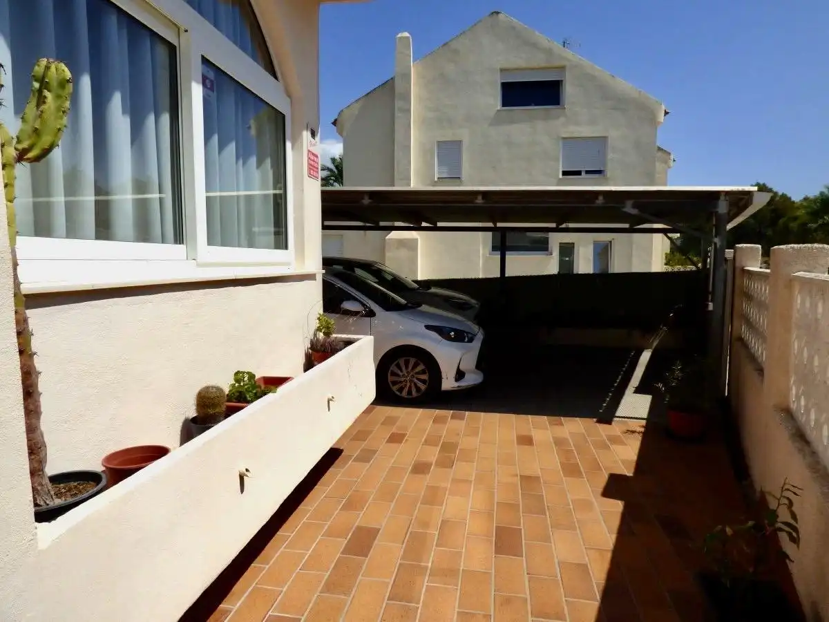 Casa aparellada amb piscina en venda a Rincón de Loix, imagen 4