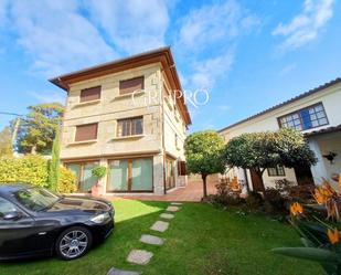 Vista exterior de Casa o xalet en venda en Vigo  amb Terrassa