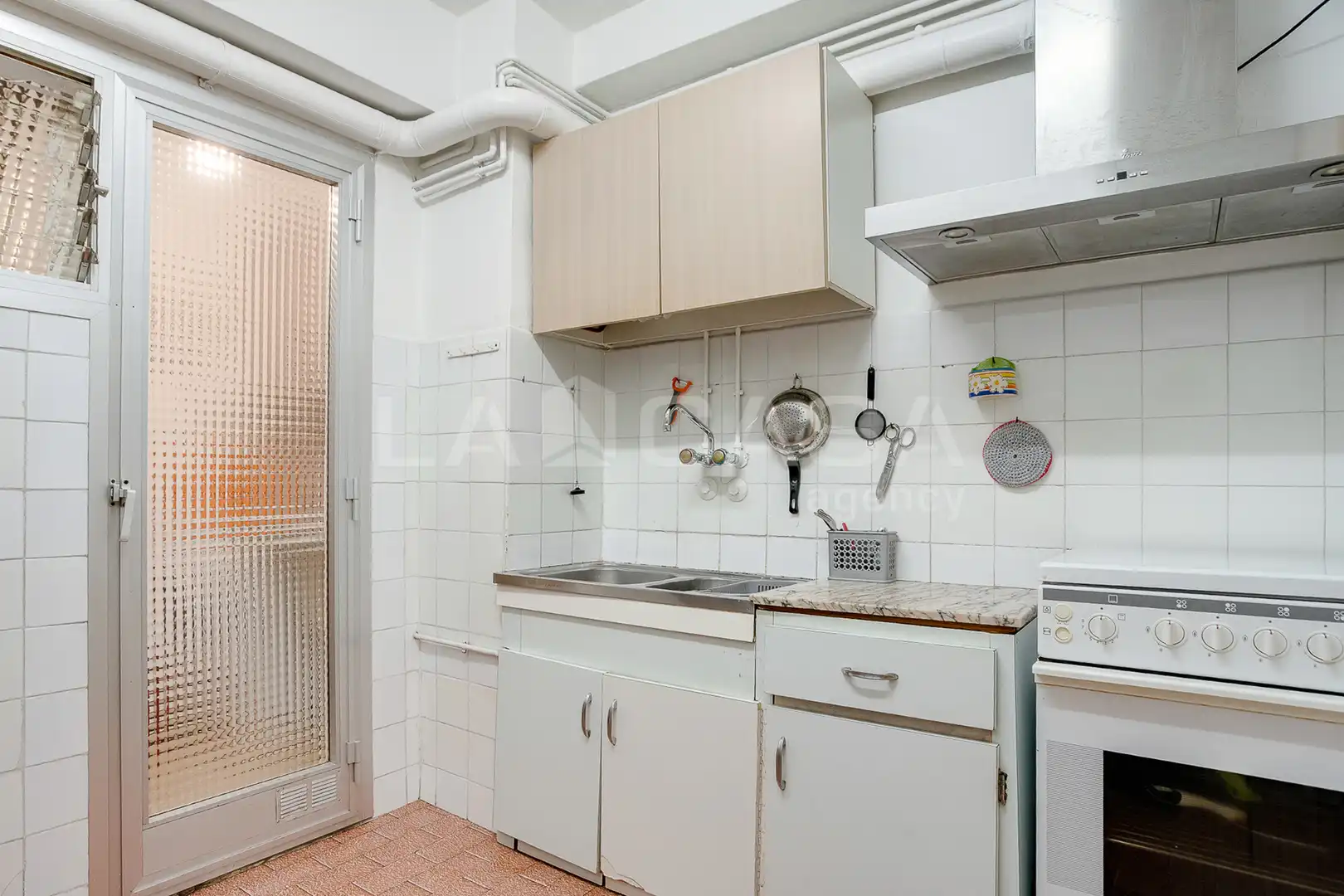 Cocina de Piso en venta en Barcelona con Calefacción, Trastero y Balcón