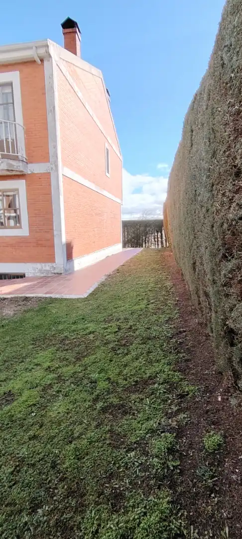Jardín de Casa o chalet en venta en Santa Marta de Tormes con Calefacción, Jardín privado y Parquet