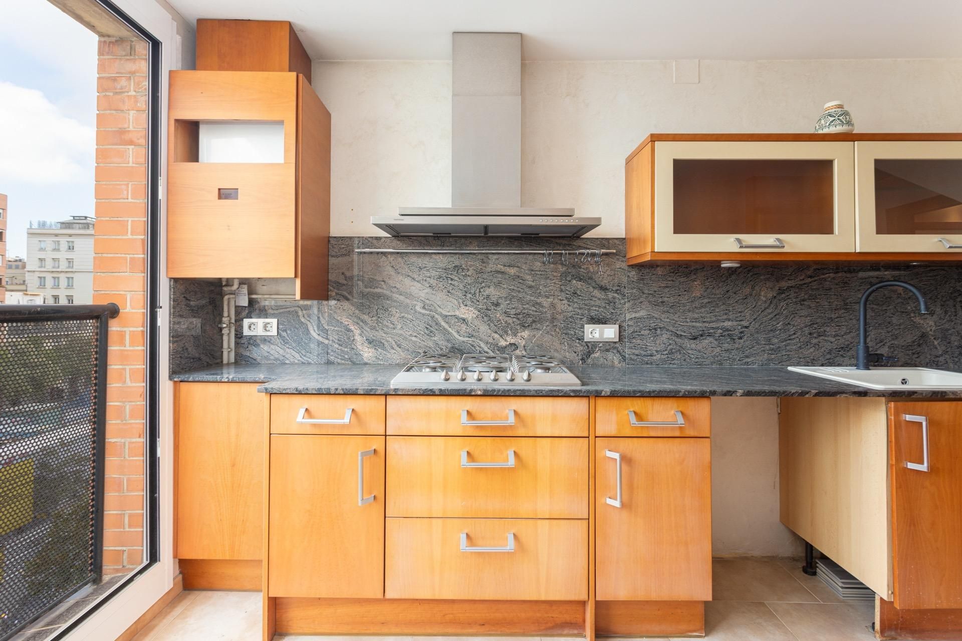 Cuina de Dúplex en venda en  Barcelona Capital amb Calefacció