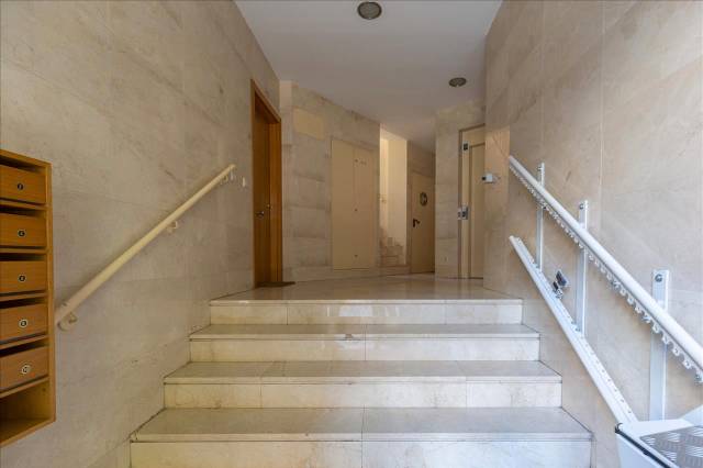 Piso en Venta en Calle del Apóstol Santiago, 38 en Ventas