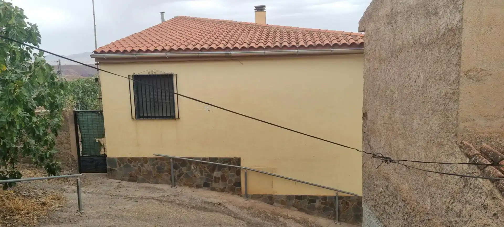 Vista exterior de Casa o xalet en venda en Alquife amb Jardí privat, Moblat i Forn