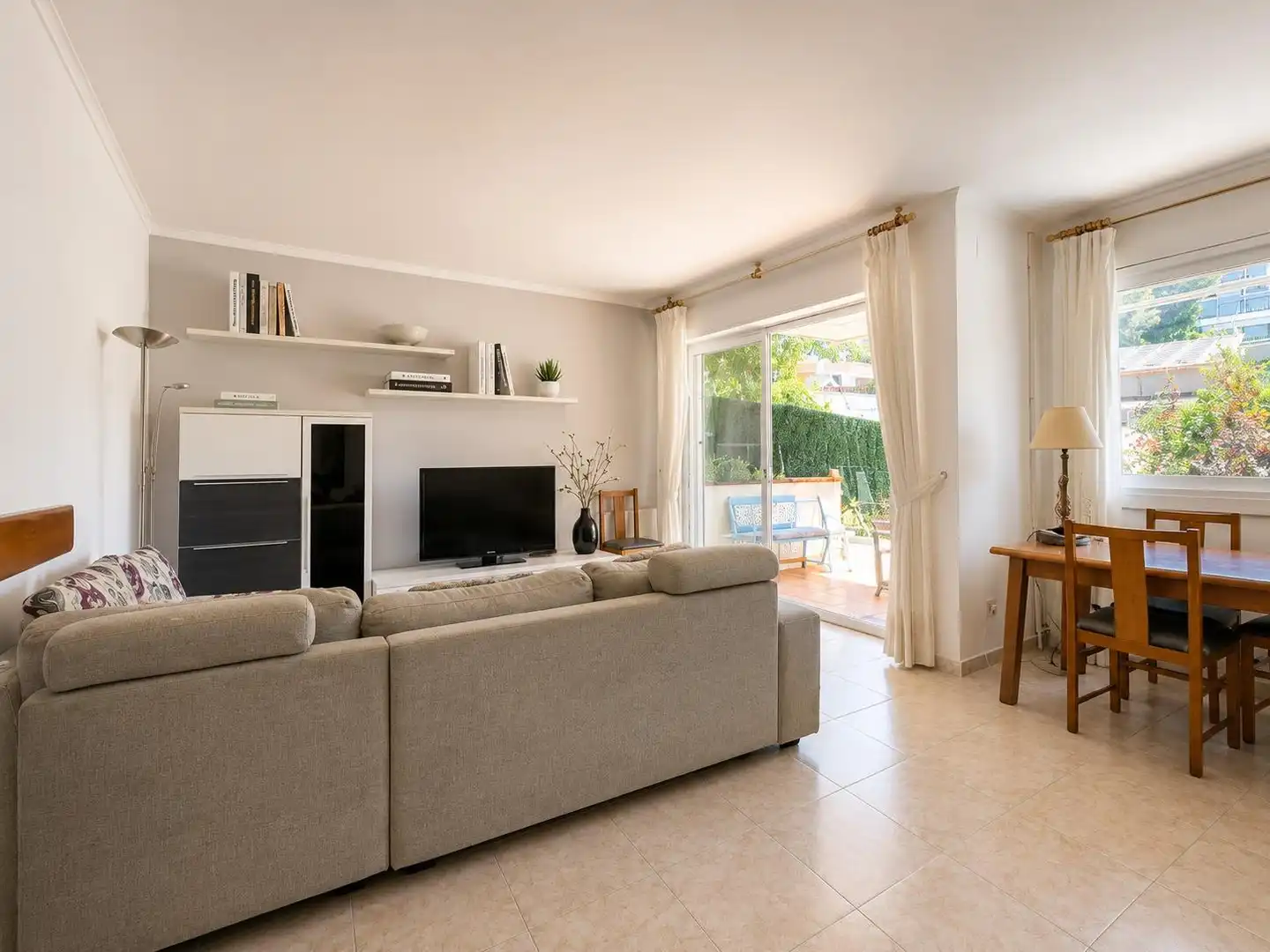 Sala de estar de Casa adosada en venta en Salou con Calefacción, Jardín privado y Terraza