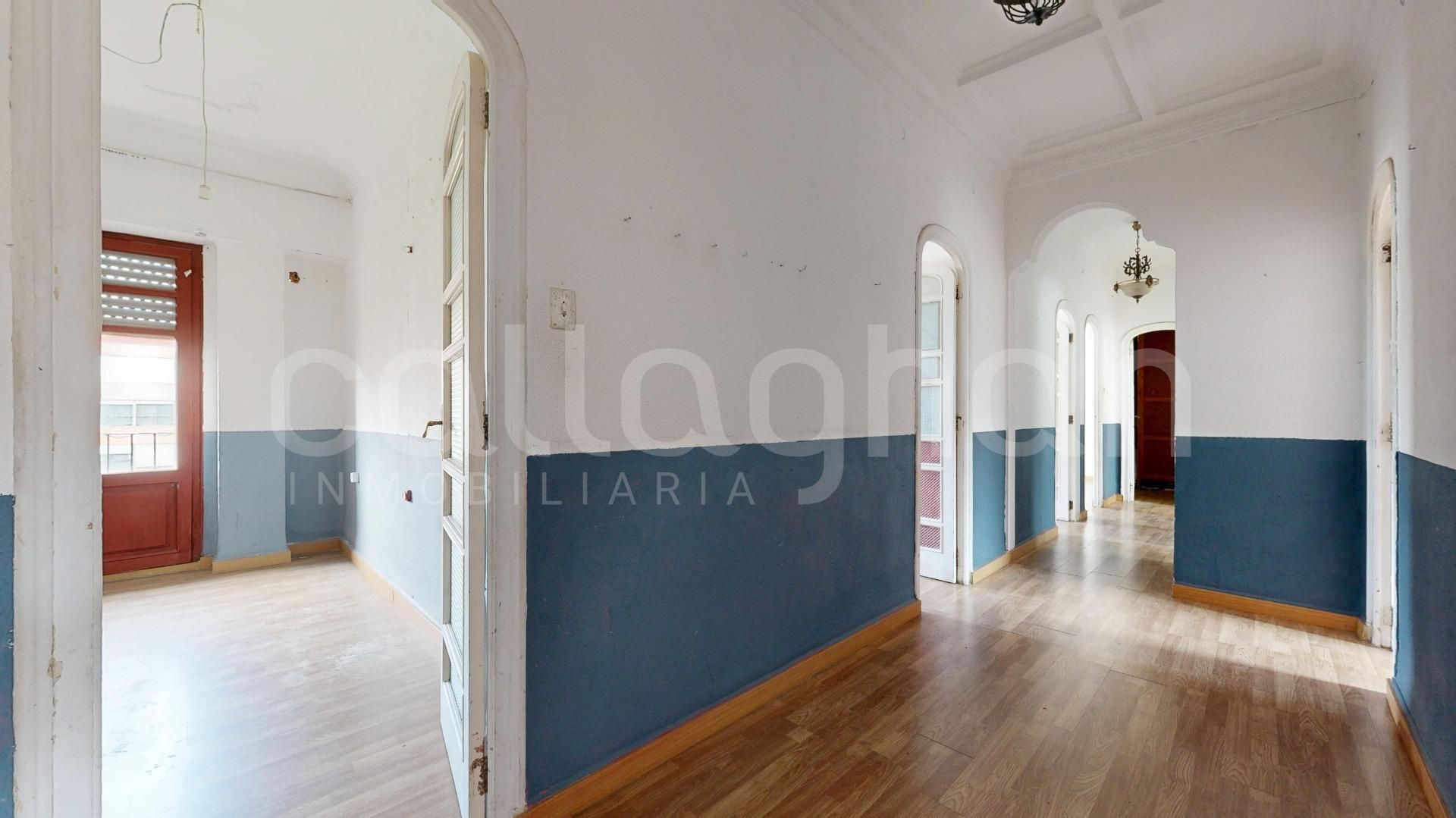 Flat for sale in  Valencia Capital  with Parquet flooring and Balcony